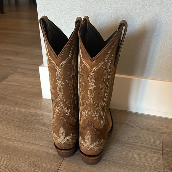 Brown Western Heeled Boots - Picture 3 of 5